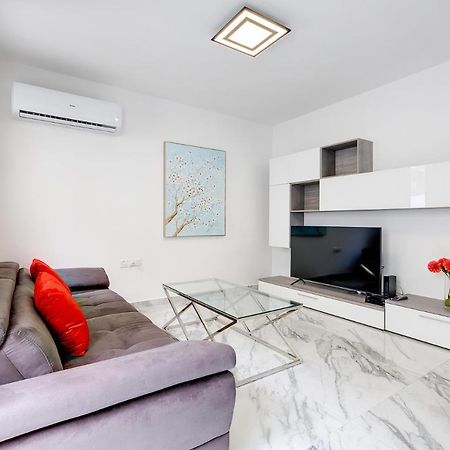 Cosy Apartment Steps To St George'S Bay Saint Julian's エクステリア 写真