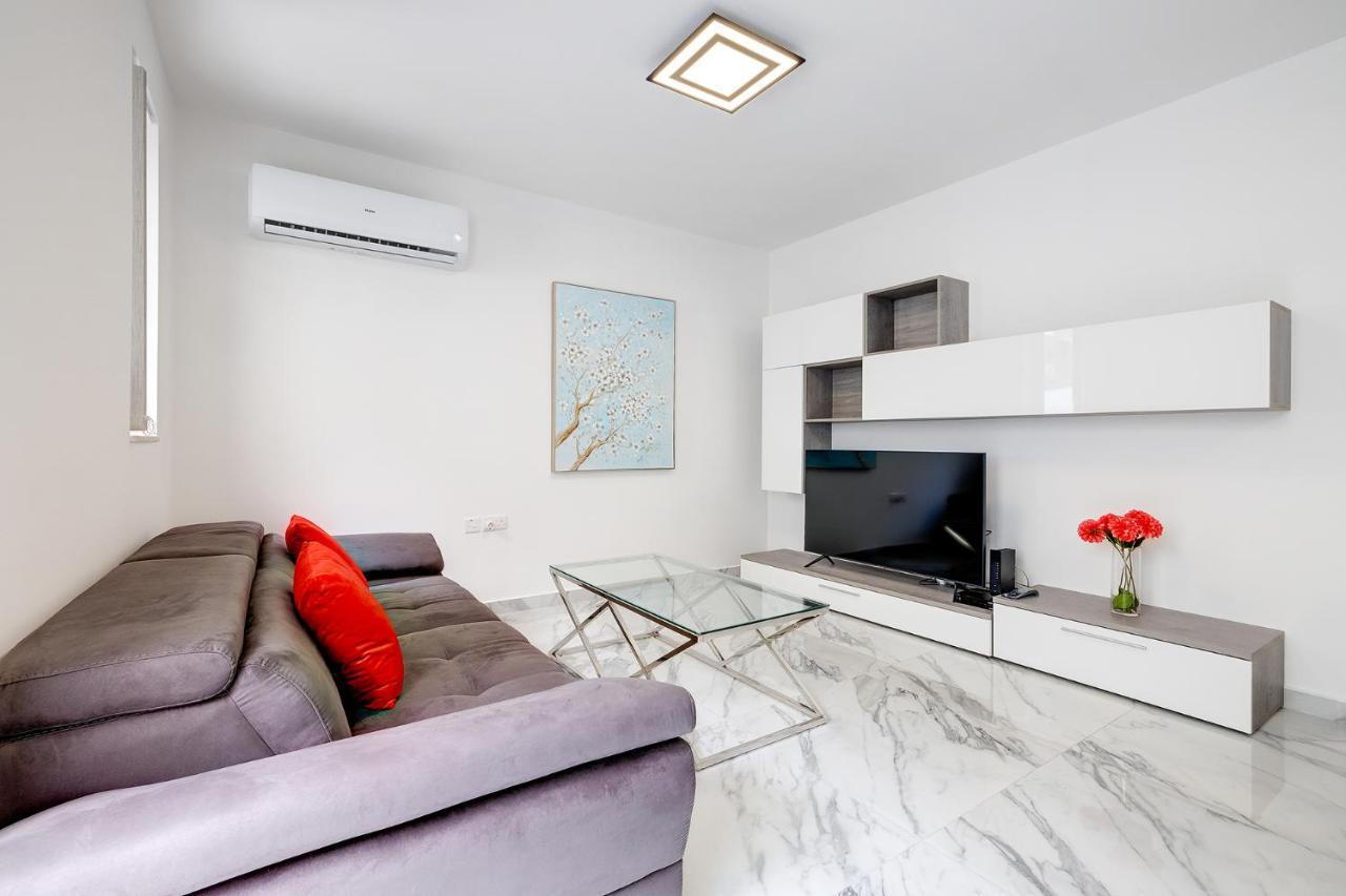 Cosy Apartment Steps To St George'S Bay Saint Julian's エクステリア 写真
