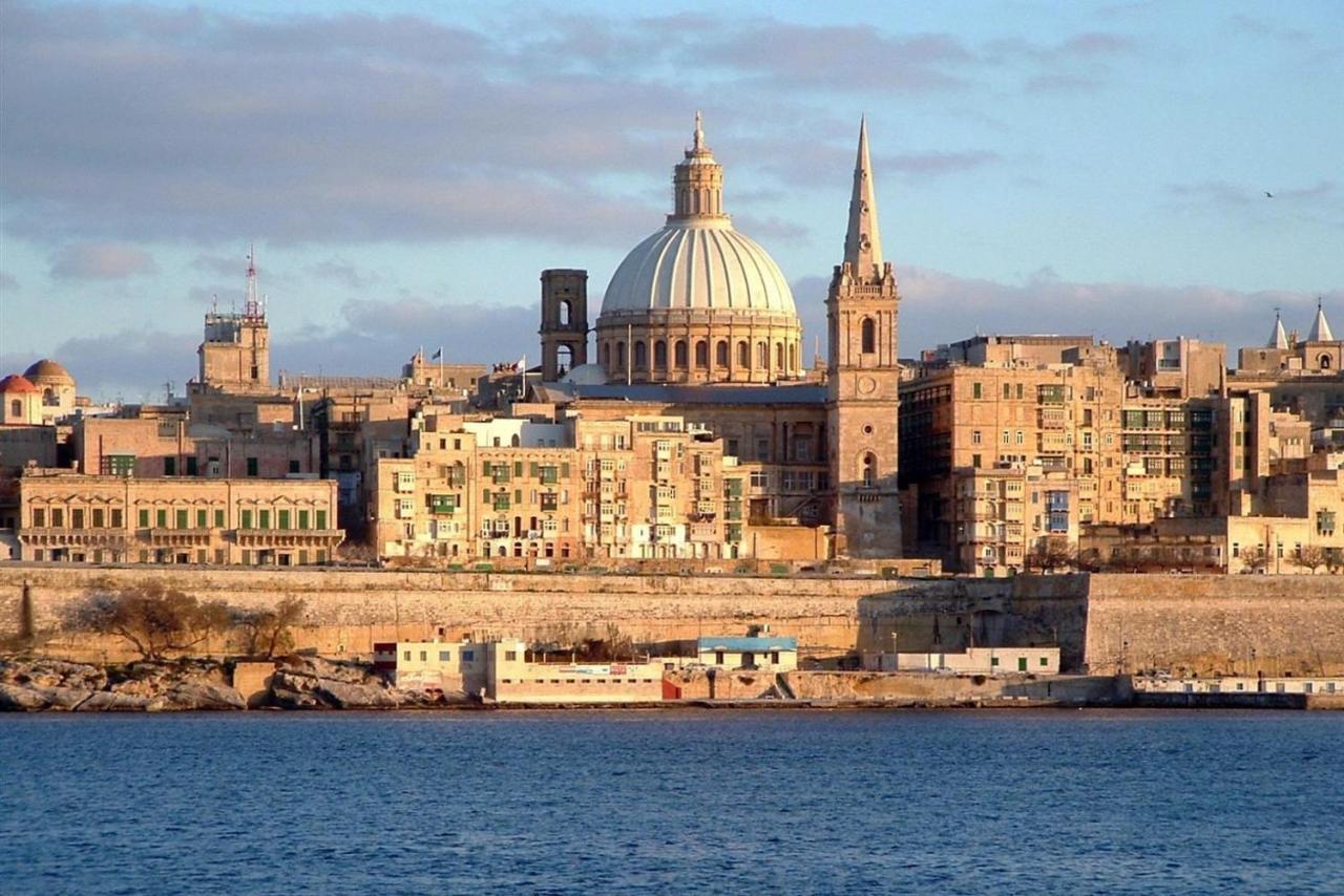 Cosy Apartment Steps To St George'S Bay Saint Julian's エクステリア 写真