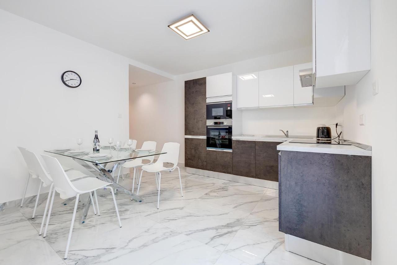 Cosy Apartment Steps To St George'S Bay Saint Julian's エクステリア 写真