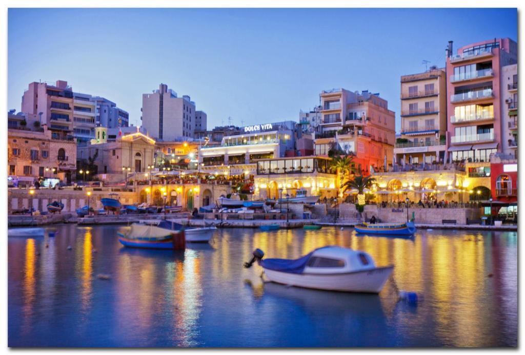 Cosy Apartment Steps To St George'S Bay Saint Julian's エクステリア 写真