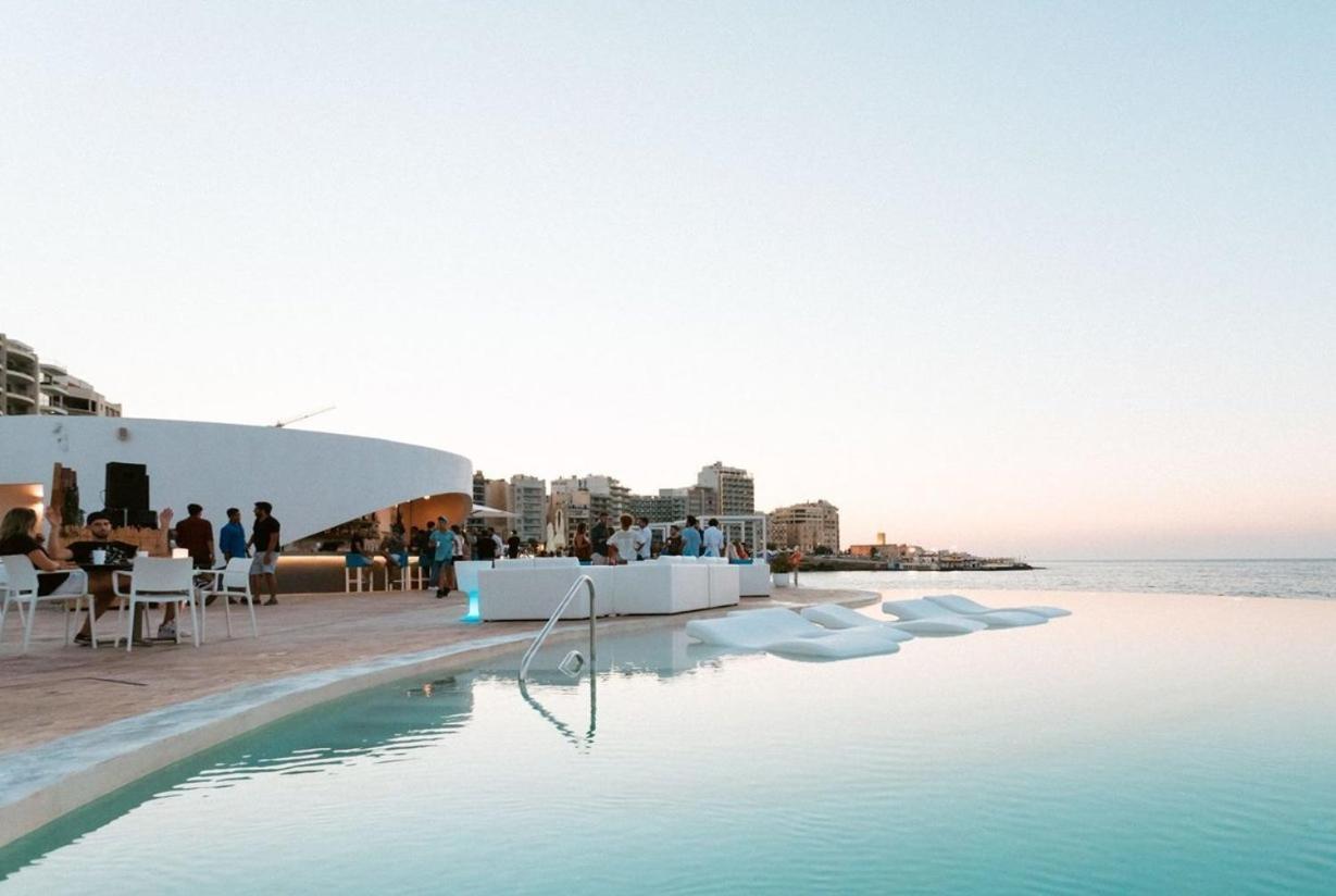 Cosy Apartment Steps To St George'S Bay Saint Julian's エクステリア 写真