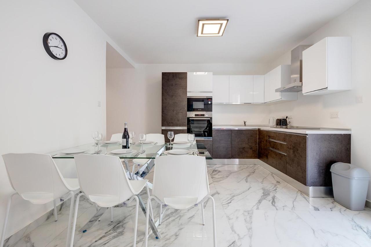 Cosy Apartment Steps To St George'S Bay Saint Julian's エクステリア 写真