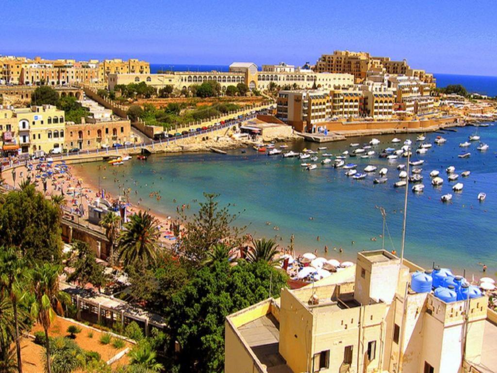 Cosy Apartment Steps To St George'S Bay Saint Julian's エクステリア 写真