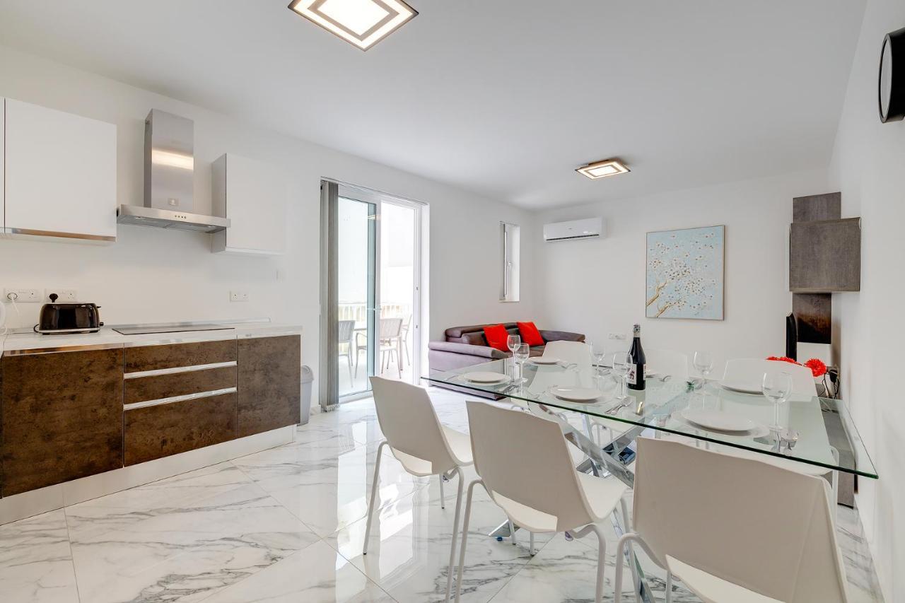 Cosy Apartment Steps To St George'S Bay Saint Julian's エクステリア 写真