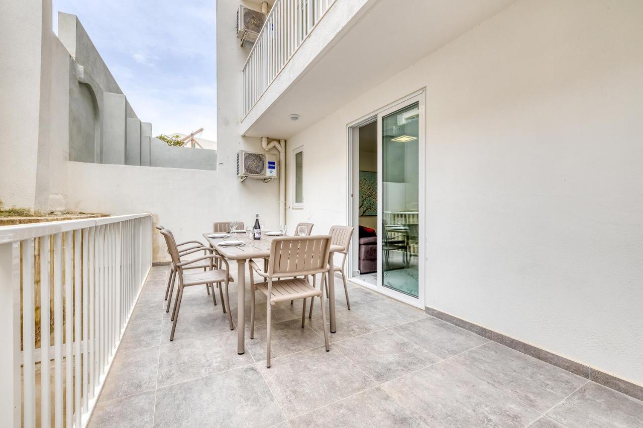 Cosy Apartment Steps To St George'S Bay Saint Julian's エクステリア 写真